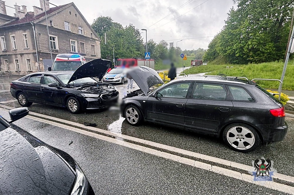 Zdarzenie drogowe na skrzyżowaniu na Podgórzu. Sprawca był poszukiwany